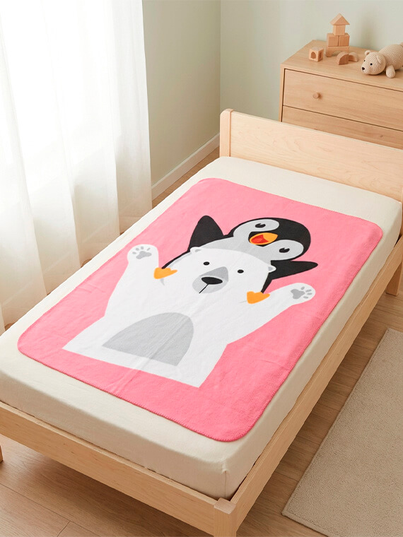 Cobertor para bebé modelo pingüino y oso